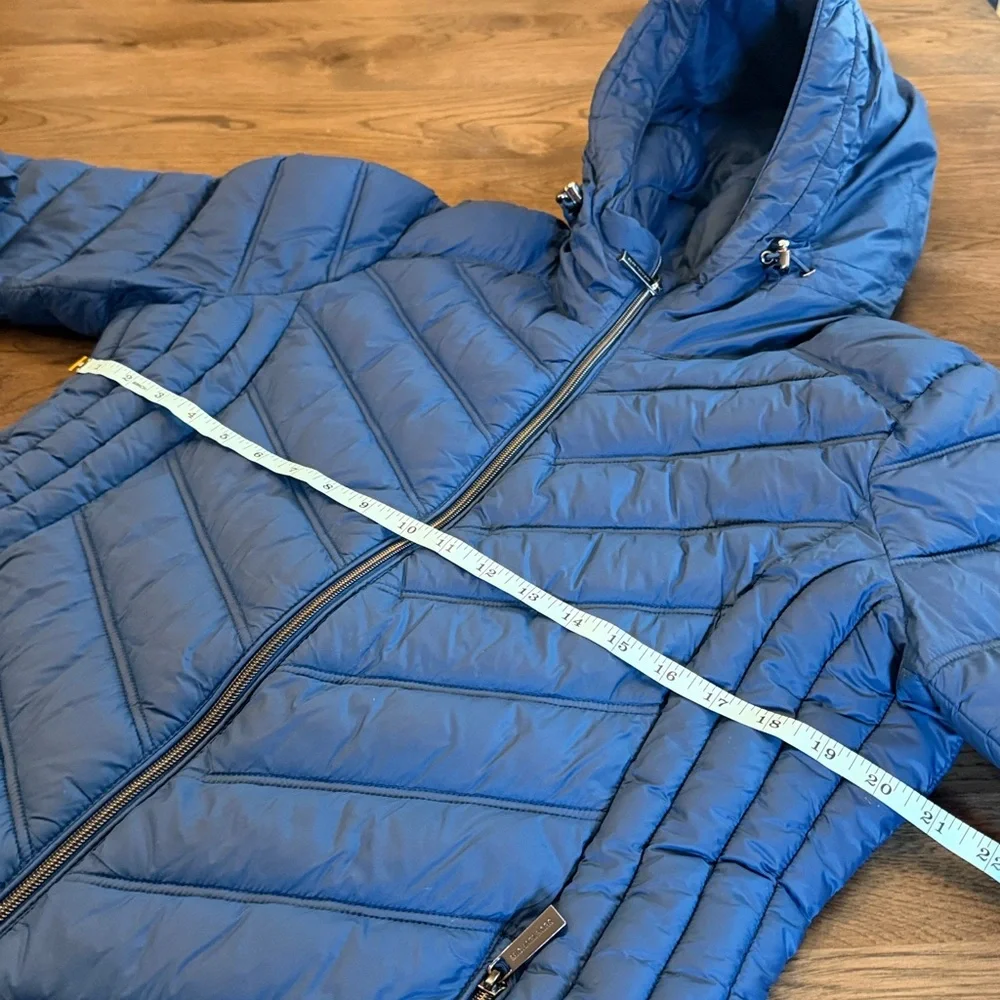 Michael Kors Women's Large Navy Ultra Lightweight Winter Jacket